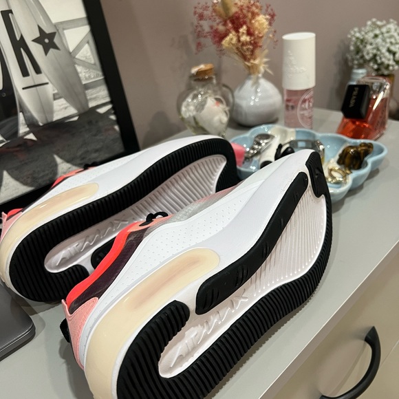 Nike Air Max running shoes - Size 8.5 women - Picture 4 of 4